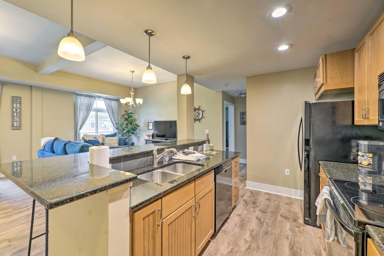 Grand Haven Condo - Walk To Nearby Hot Spots! Exterior foto